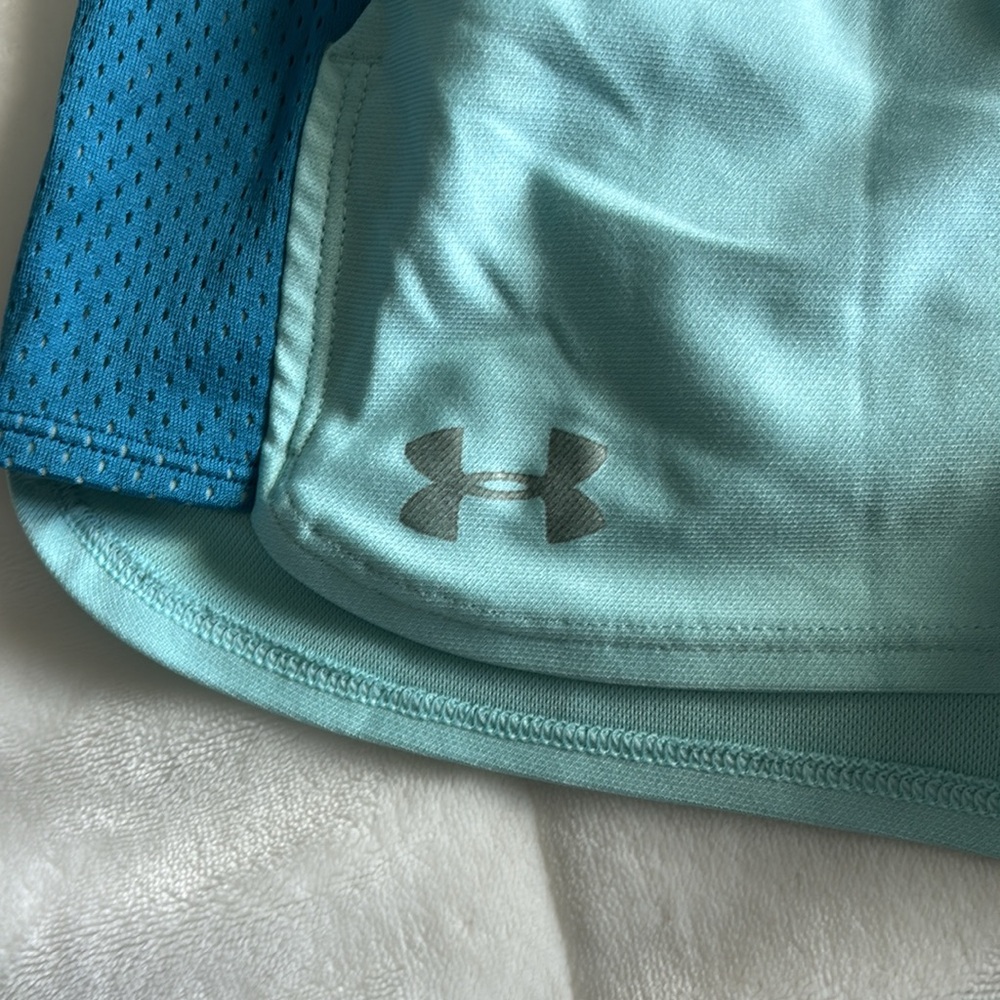 Shorts - Picture 2 of 3